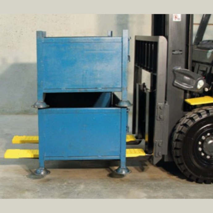 Non-slip fork protector for forks with different sizes.