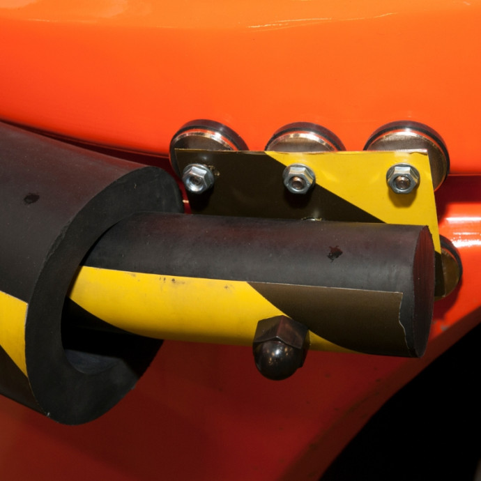 Mobile shock absorber for cart with magnets.