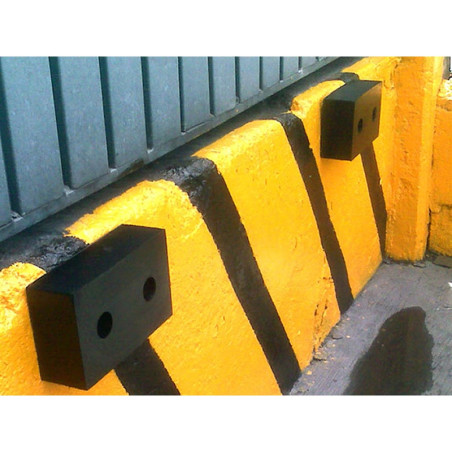 Taco protector de muelle de carga rectangular.