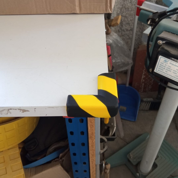 Yellow/black polyurethane corner protector 70x70x30mm