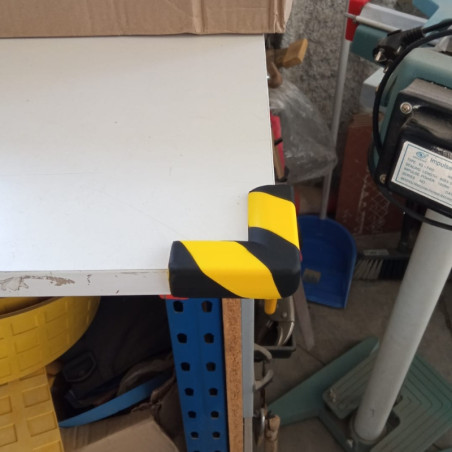 Yellow/black polyurethane corner protector 70x70x30mm