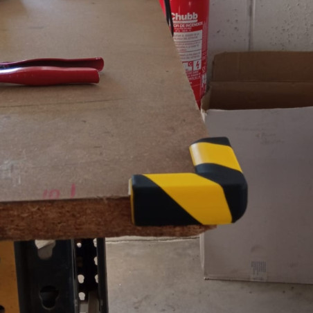 Yellow/black polyurethane corner protector 70x70x30mm
