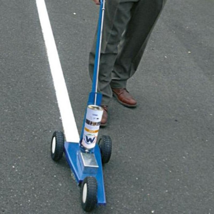 Máquina para traçar linhas com spray.