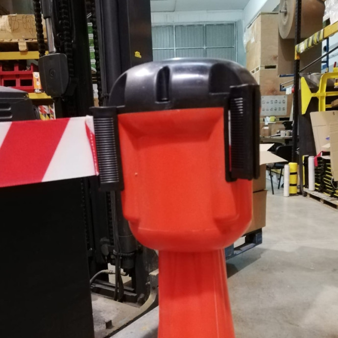 Tensacono con cinta roja blanca extensible 9 metros para cono de 1 metro