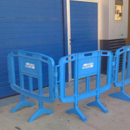 Plastic barrier fence