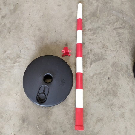 Poteau en PVC rouge et blanc, 900xØ30mm. Ajouter une base.