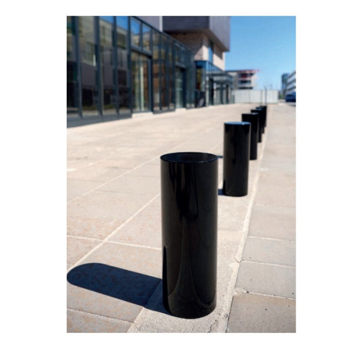 Painted monoblock bollard