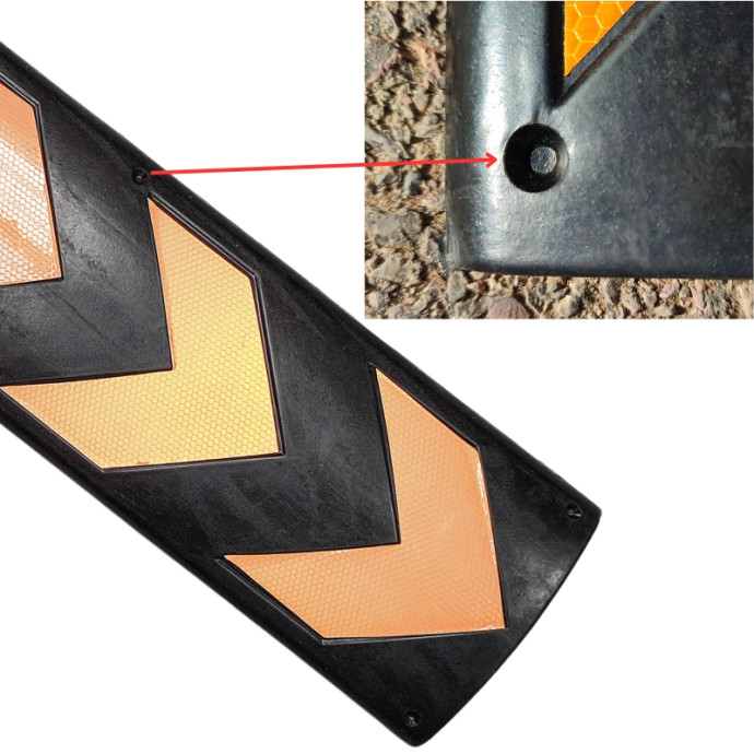 Rubber garage wall protector with reflective arrows, 800x215x10mm.