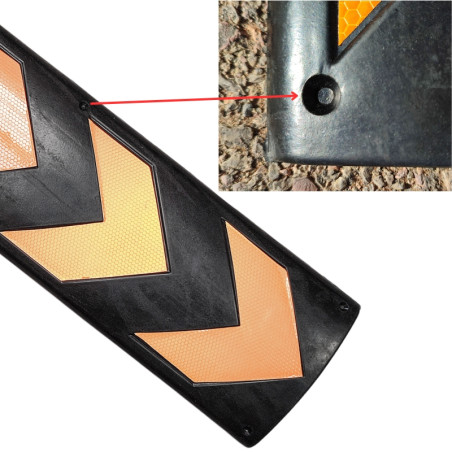 Rubber garage wall protector with reflective arrows, 800x215x10mm.