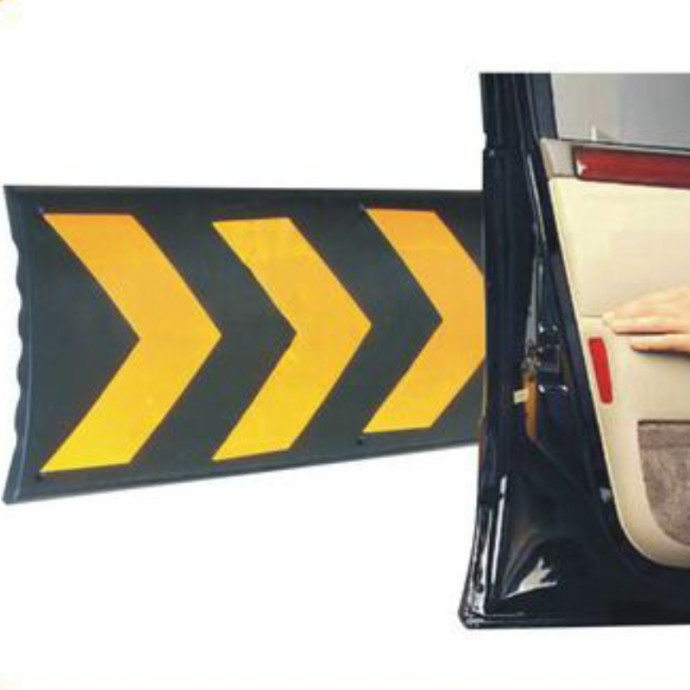 Rubber garage wall protector with reflective arrows, 800x215x10mm.