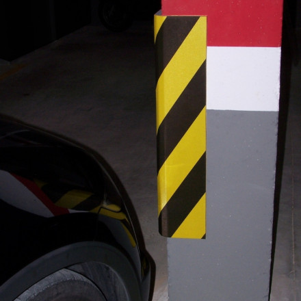 Angolo in schiuma adesiva 900x285x20mm