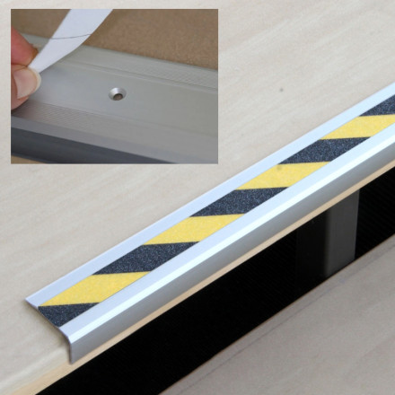 Aluminum anti-slip angle profile. 1000x53x31mm