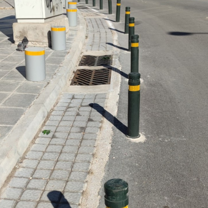 Bolardo flexível fixo de 90º com cabeça plana 800xØ110. Diferentes cores.