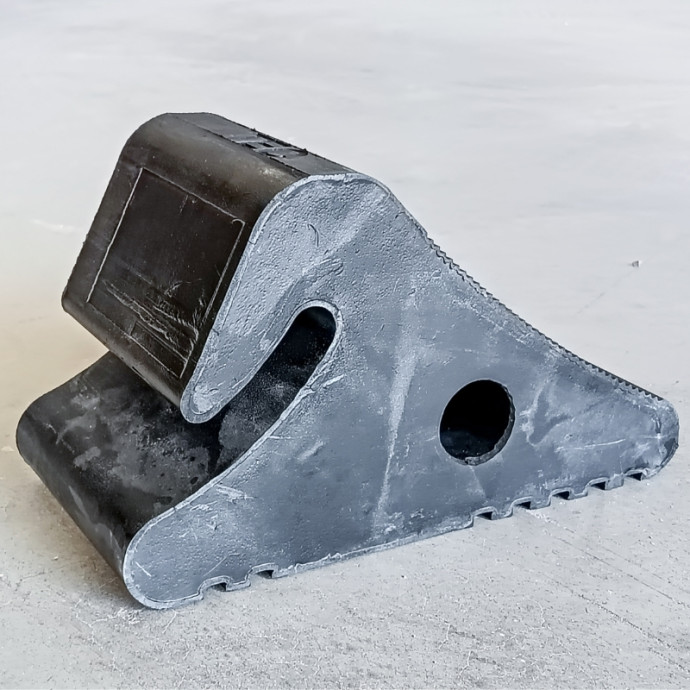 Calza per ruote fuoristrada, furgoni o roulotte 270x140x altezza 154 mm.