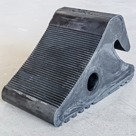 Calza per ruote fuoristrada, furgoni o roulotte 270x140x altezza 154 mm.