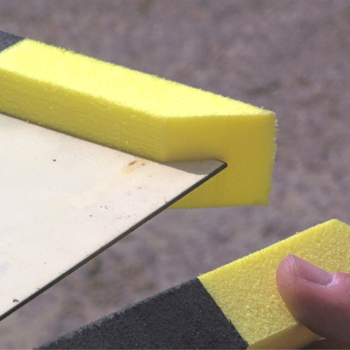 Protector cubrefilos amarillo negro espuma ranura 15x3mm
