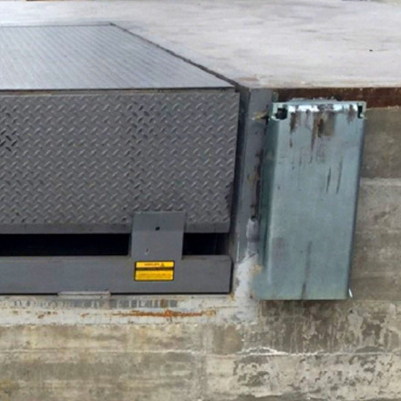 Metal bumper for loading docks