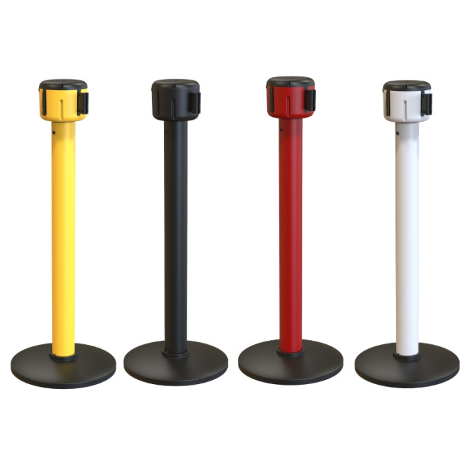 Poste de PVC 100% reciclado com base preta de PVC e fita listrada de 6 metros. Disponível em várias cores.