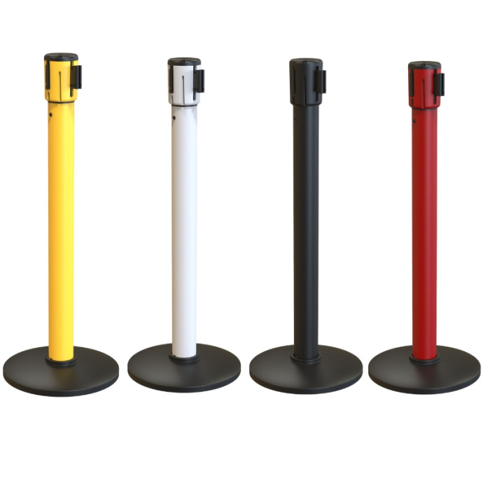 Poste de PVC 100% reciclado com base preta de PVC e fita de 3 ou 6 metros. Disponível em diferentes cores.