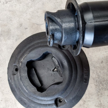Poteau pliable en PVC noir avec bandes réfléchissantes. Hauteur de 780 mm.