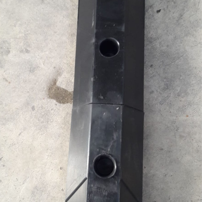 Tope de goma largo en 2 piezas 1830X150X105 mm