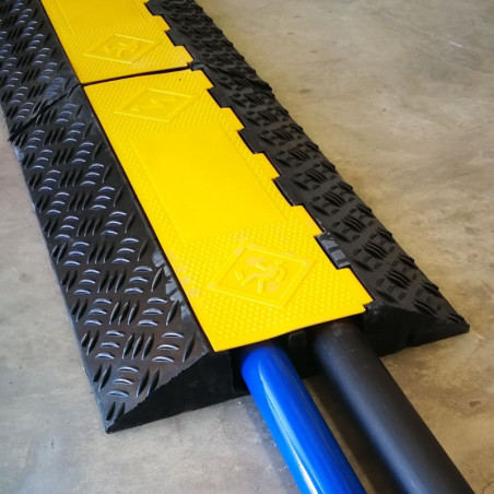 Hose protector with 2 channels, 900x615x105mm