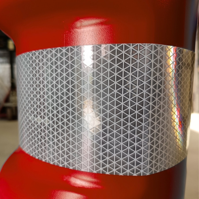 Hito H-75 in polietilene flessibile rosso con base.