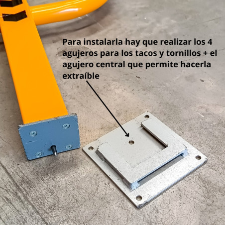 Removable barrier with key lock. 870x630x170 mm