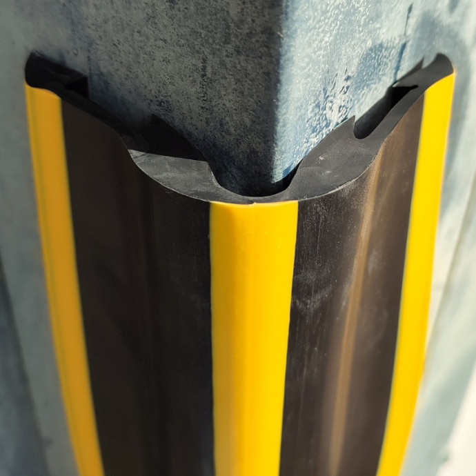 Flexible PVC protective roll for walls and columns, 5000 x 160 x 30 mm.