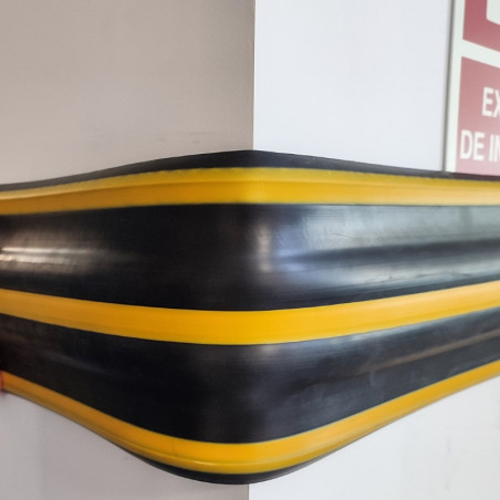 Flexible PVC protective roll for walls and columns, 5000 x 160 x 30 mm.