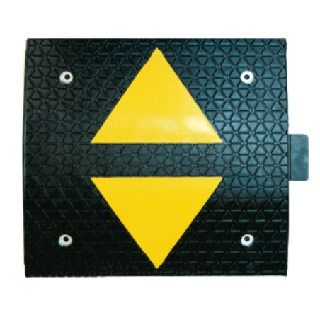 Rubber central speed bump. 500x600x30mm
